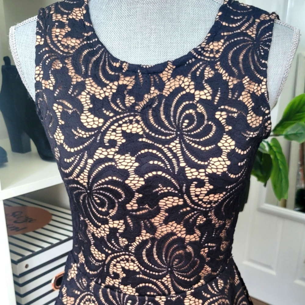 LITTLE PEPLUM BLOUSE🖤